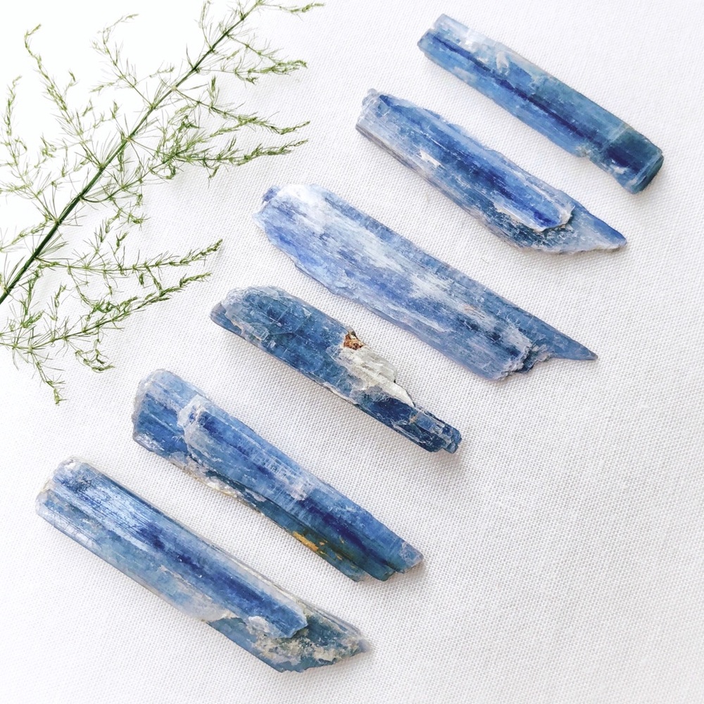 1pc • Raw Kyanite Thin Blade - Picture 2 of 4